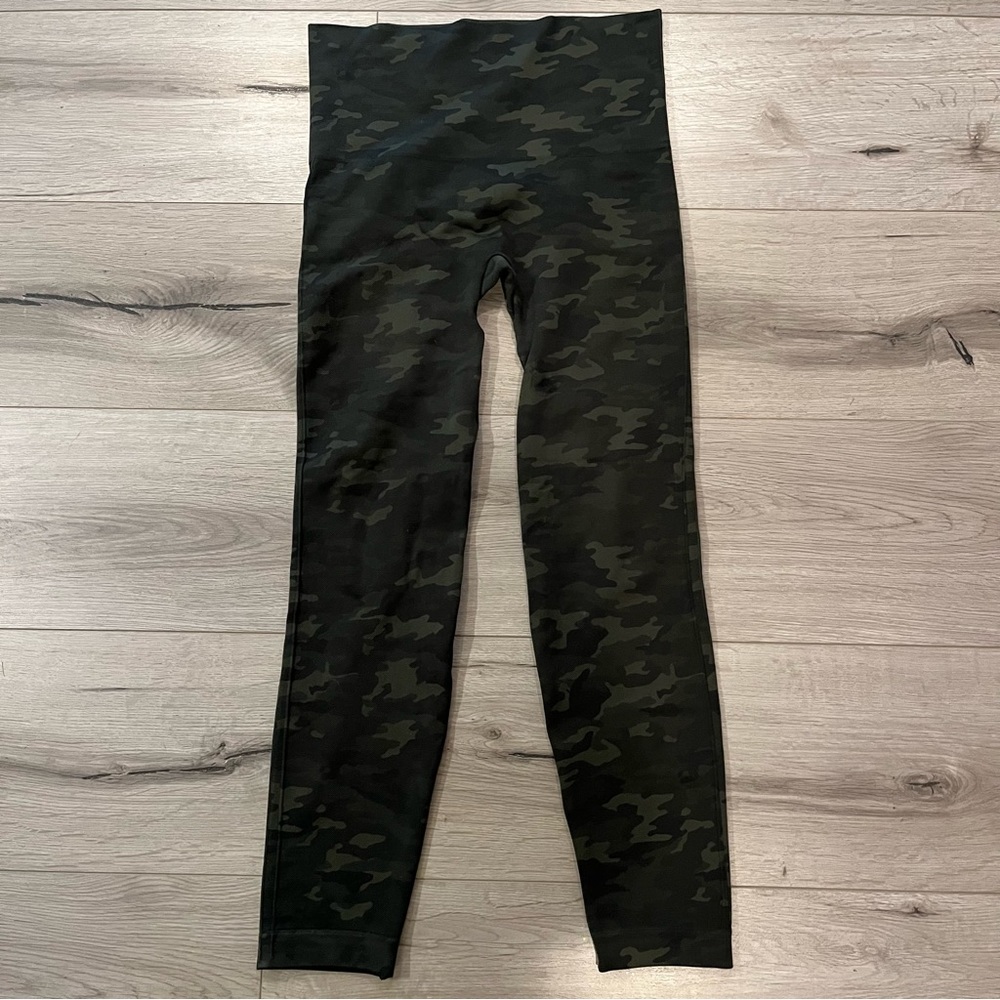 SPANX Look at Me Now Seamless Leggings 25” Large